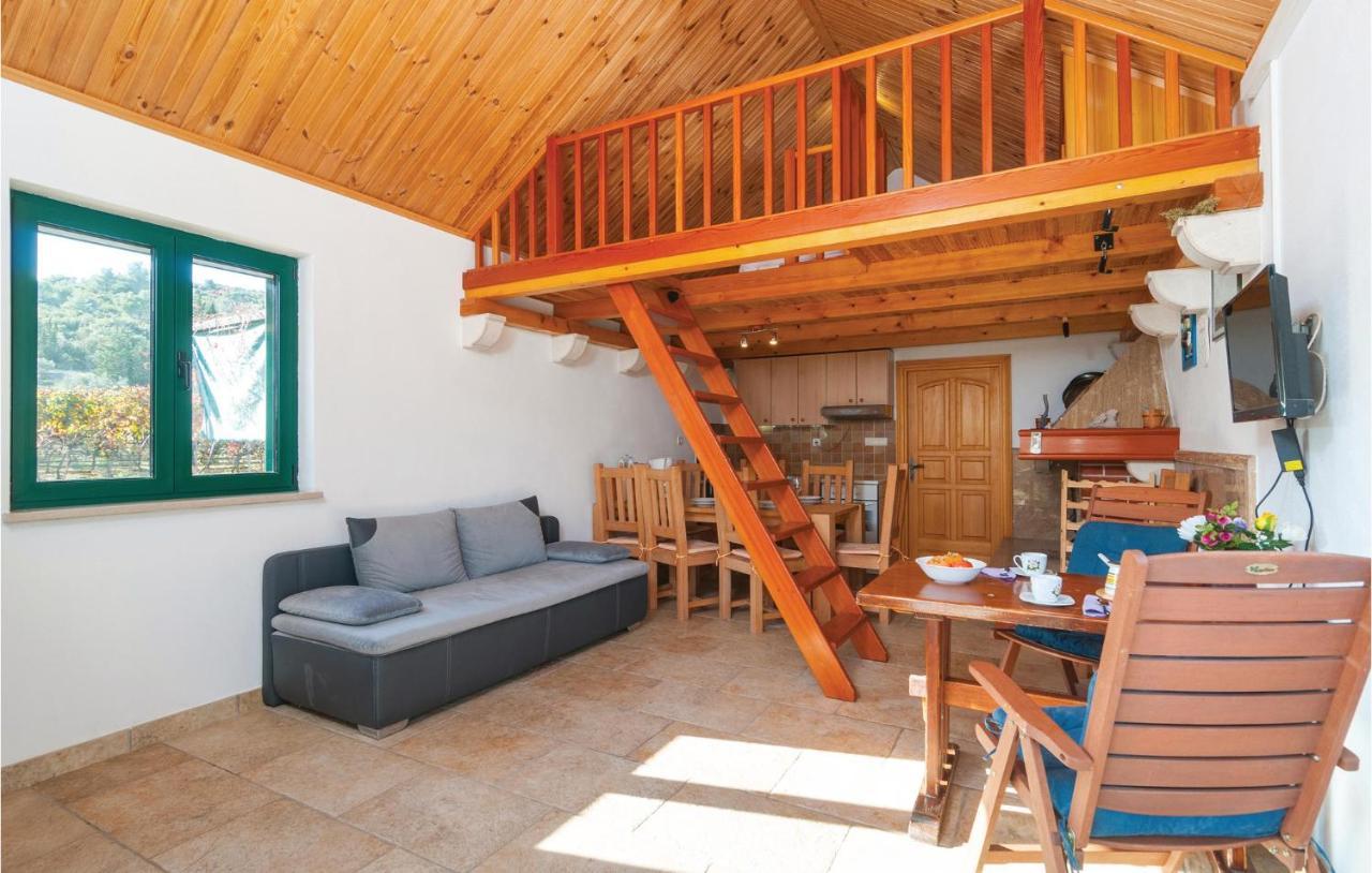 1 Bedroom Awesome Home In พอสติรา ภายนอก รูปภาพ